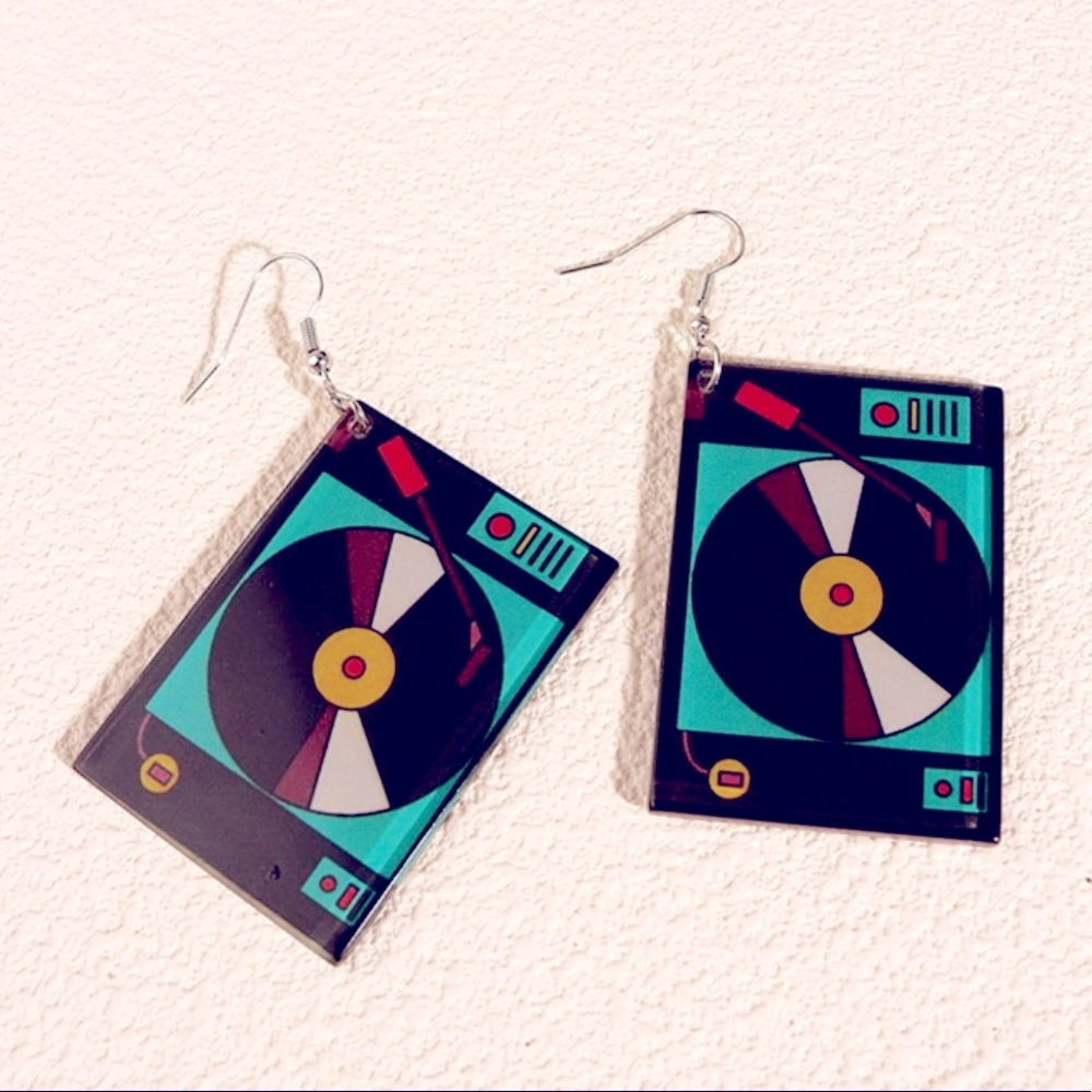 5/$25 Turn Table Disc Jockey Record Player Novelty Drop Earrings NWT